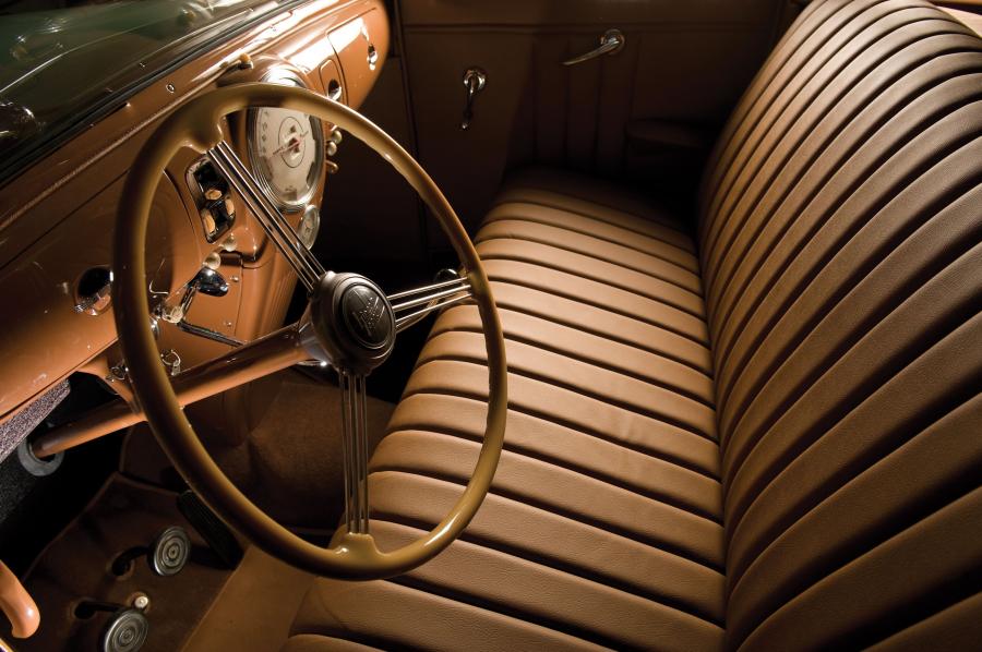  Lincoln Zephyr Convertible Sedan 1938 года  (фото 38 из 46)